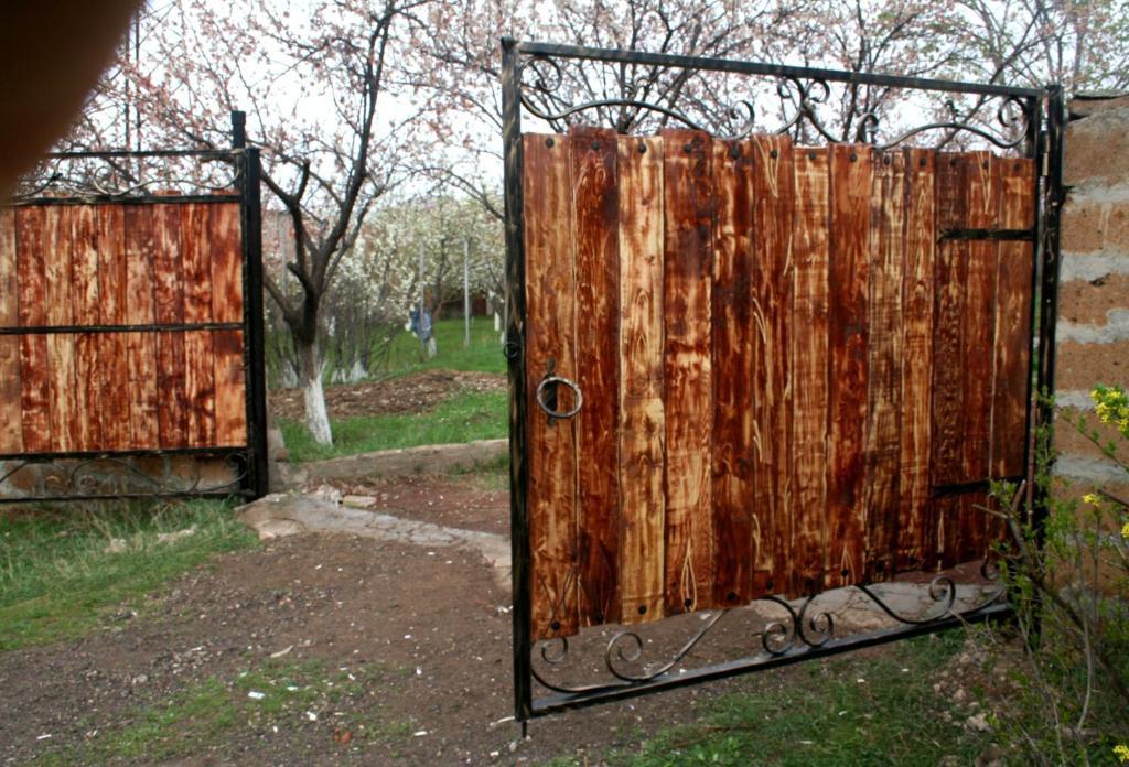 Three Jugs B&B Jrvezh Экстерьер фото